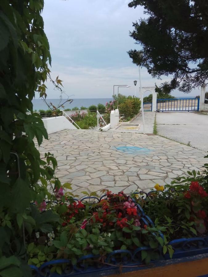 Вілла Right Across The Sea Nea Kallikrateia Екстер'єр фото
